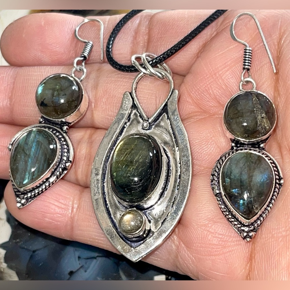 Labradorite Pendant & Earrings Set